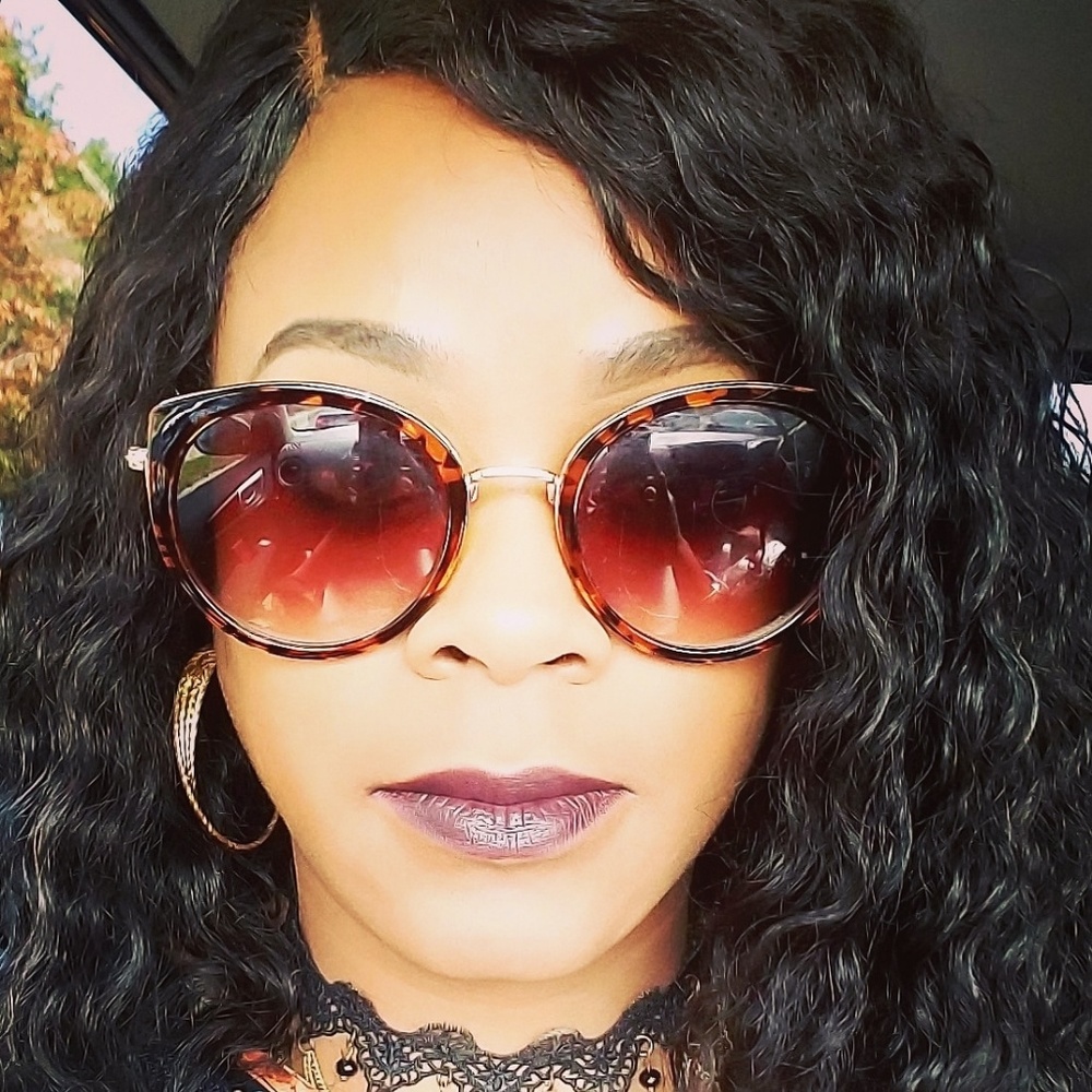 Meet your Posher, Uniquely Diamond